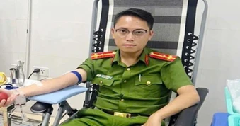 Ba cán bộ công an hiến máu cứu phạm nhân qua cơn nguy kịch