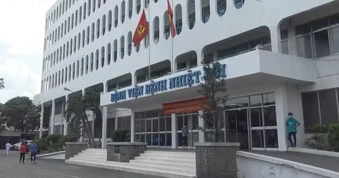 Ba học sinh cùng trường mắc não mô cầu, một em đã tử vong