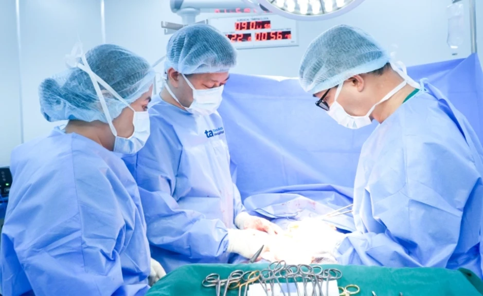 Ba khối u chèn ép niệu đạo người phụ nữ - Báo TinVina Ba khối u chèn ép niệu đạo người phụ nữ - Báo TinVina