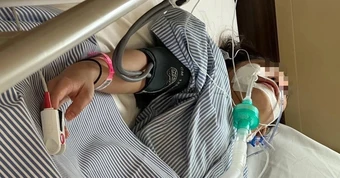Bà mẹ 2 con bật khóc khi phát hiện ung thư giai đoạn 3: "Tôi không biết đó là triệu chứng, vì ai cũng gặp"
