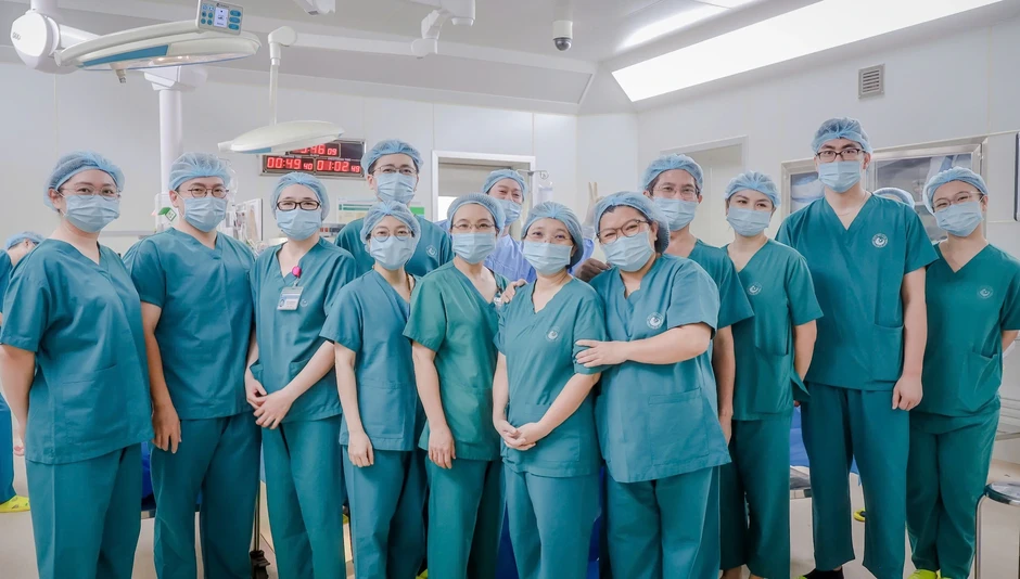 Bà mẹ Hà Nội được 5 ê-kíp ở TPHCM cứu bào thai nhỏ nhất từng được thông tim