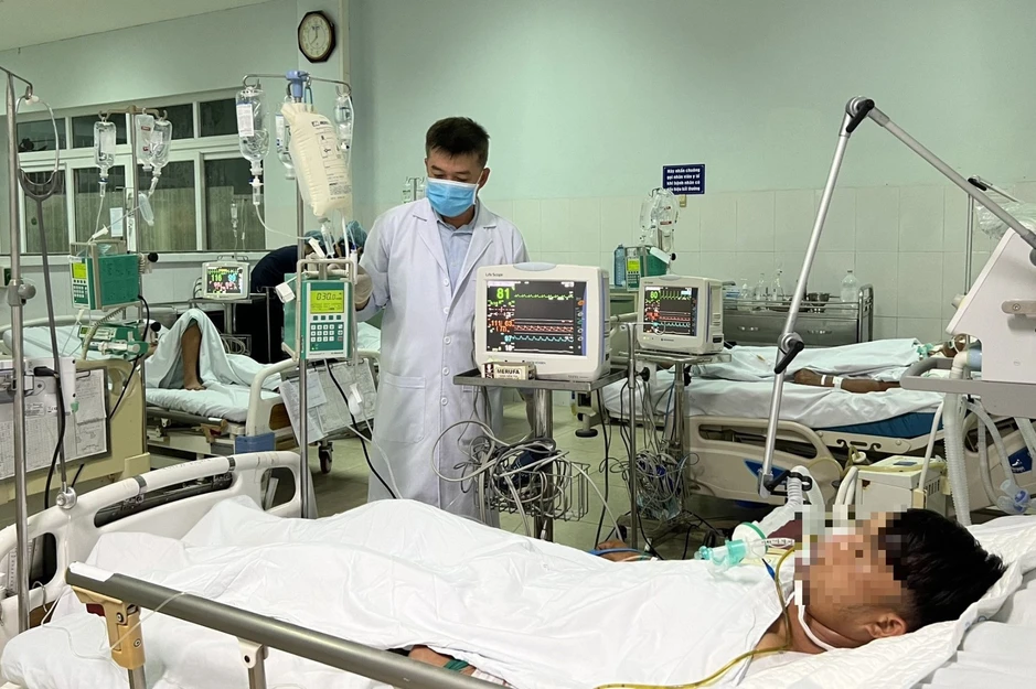 Ba người cùng nhà nhập viện sau khi ăn cá ủ chua, 1 ca hôn mê Ba người cùng nhà nhập viện sau khi ăn cá ủ chua, 1 ca hôn mê