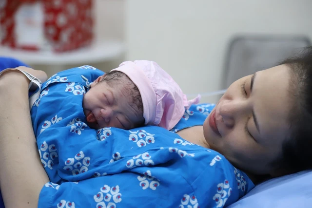 Ba nhóm phụ nữ sinh con được đề xuất nhận hỗ trợ từ 2 triệu đồng Ba nhóm phụ nữ sinh con được đề xuất nhận hỗ trợ từ 2 triệu đồng
