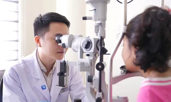 Ba thói quen ngày hè có thể khiến trẻ tăng độ cận thị - Báo TinVina