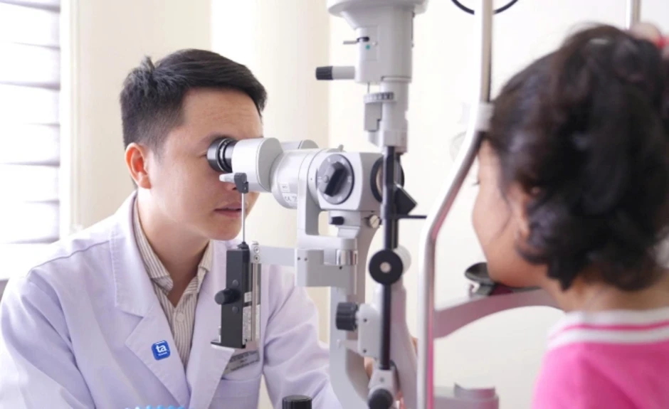 Ba thói quen ngày hè có thể khiến trẻ tăng độ cận thị - Báo TinVina Ba thói quen ngày hè có thể khiến trẻ tăng độ cận thị - Báo TinVina