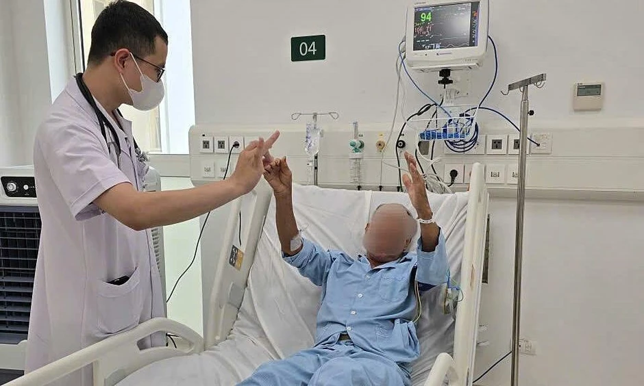 Bác sĩ Bạch Mai cơ sở Ninh Bình cứu 2 người đột quỵ trong ngày đầu mở cửa Bác sĩ Bạch Mai cơ sở Ninh Bình cứu 2 người đột quỵ trong ngày đầu mở cửa