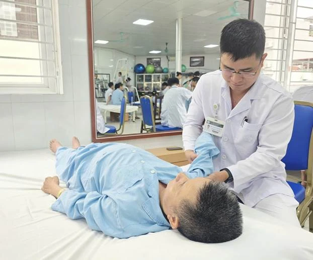 Bác sĩ Bệnh viện Bạch Mai cảnh báo 1 tình trạng bệnh đang tăng nhanh, người già hay trẻ đều mắc nhiều Bác sĩ Bệnh viện Bạch Mai cảnh báo 1 tình trạng bệnh đang tăng nhanh, người già hay trẻ đều mắc nhiều