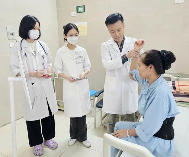 Bác sĩ Bệnh viện Bạch Mai cảnh báo 1 tình trạng bệnh đang tăng nhanh, người già hay trẻ đều mắc nhiều Bác sĩ Bệnh viện Bạch Mai cảnh báo 1 tình trạng bệnh đang tăng nhanh, người già hay trẻ đều mắc nhiều