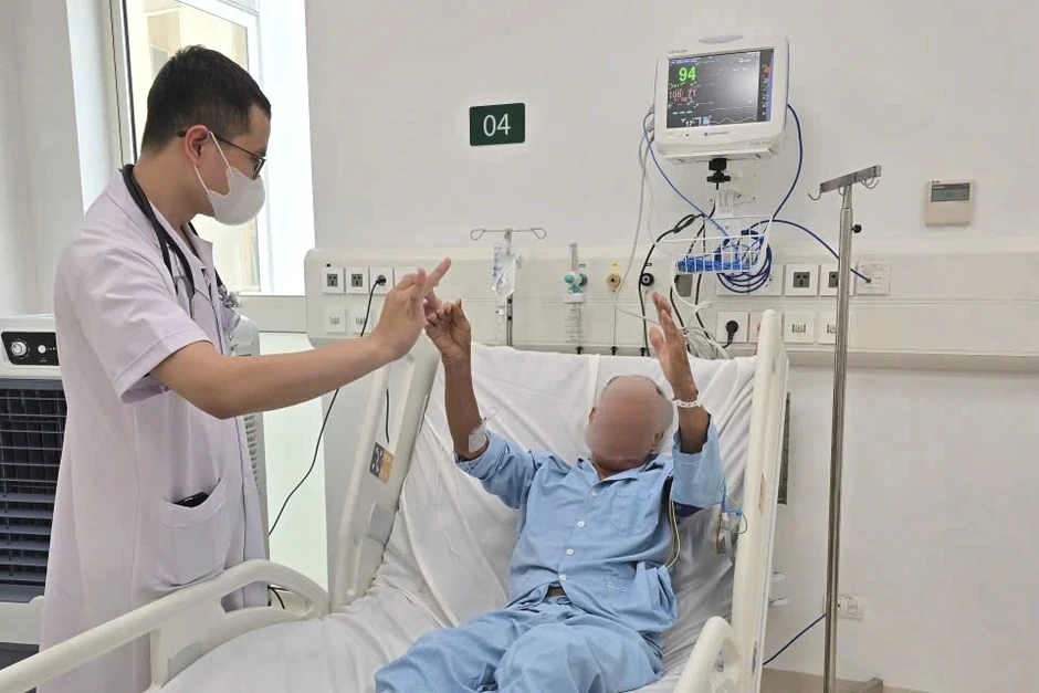 Bác sĩ Bệnh viện Bạch Mai cơ sở Ninh Bình cứu 2 ca đột quỵ Bác sĩ Bệnh viện Bạch Mai cơ sở Ninh Bình cứu 2 ca đột quỵ