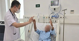 Bác sĩ Bệnh viện Bạch Mai cơ sở Ninh Bình cứu 2 ca đột quỵ