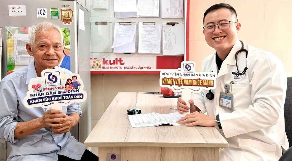 Bác sĩ bệnh viện lớn TP HCM về tận phường khám miễn phí cho dân