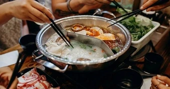 Bác sĩ BV Bạch Mai cảnh báo cách ăn của nhiều người “tiếp tay” cho ung thư