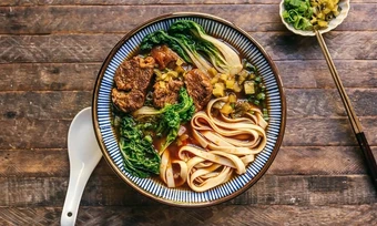 Bác sĩ cảnh báo 3 món ăn đường phố nhiều muối tàn phá thận