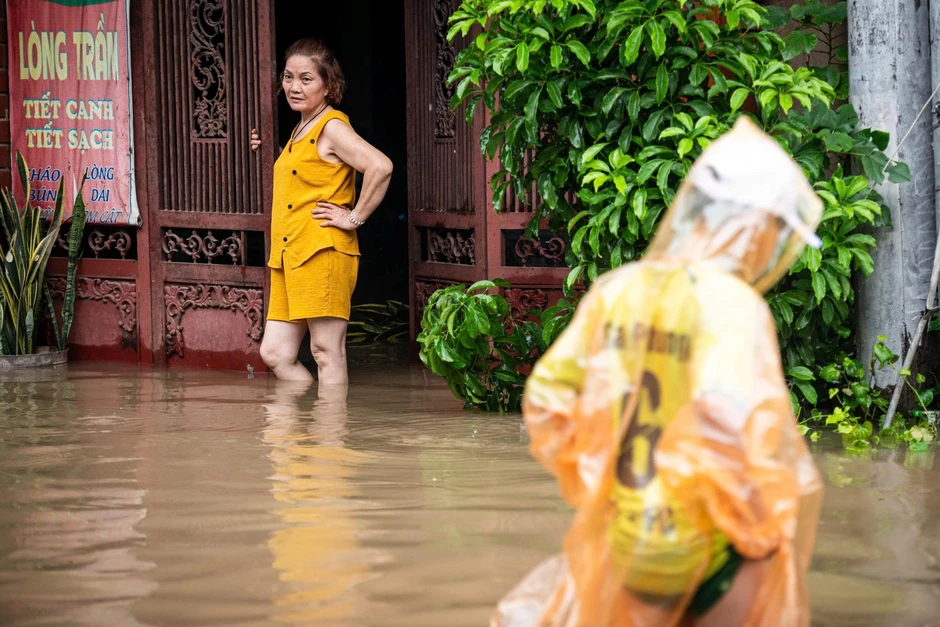 Bác sĩ cảnh báo các bệnh nguy hiểm rình rập sau mưa ngập Bác sĩ cảnh báo các bệnh nguy hiểm rình rập sau mưa ngập