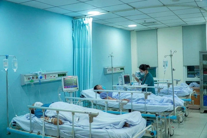 Bác sĩ cảnh báo đột quỵ gia tăng dịp nghỉ lễ, dễ nhầm với say nắng Bác sĩ cảnh báo đột quỵ gia tăng dịp nghỉ lễ, dễ nhầm với say nắng