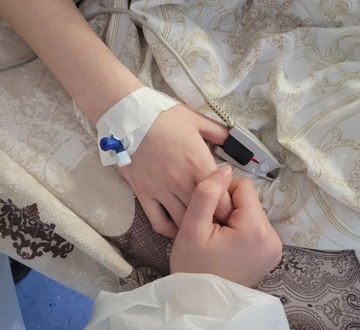 Bác sĩ cảnh báo: Hạt vi nhựa "chất đầy" não nếu làm việc này khi ăn, rất quen với dân văn phòng