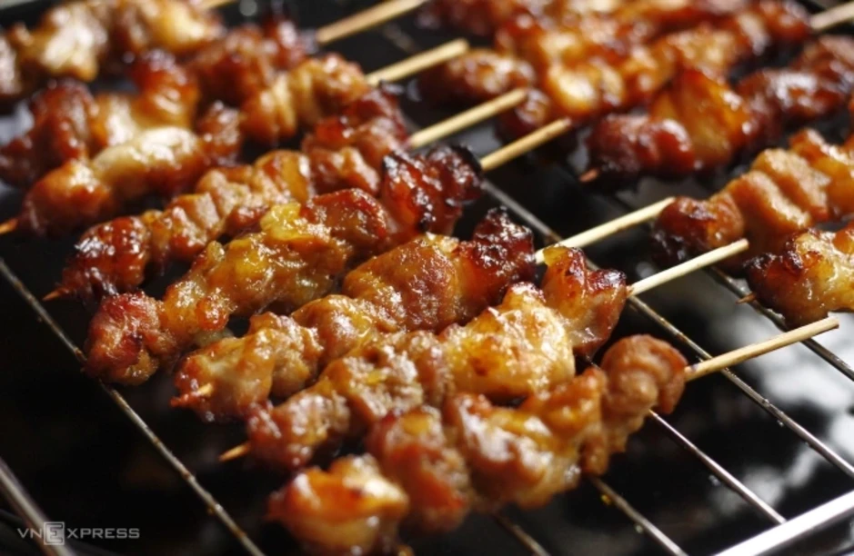 Bác sĩ cảnh báo hít khói thịt nướng gây hại gan, thận, tim