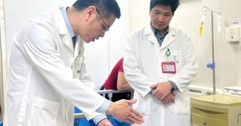 Bác sĩ cảnh báo khớp gối bị tàn phá ở người trẻ