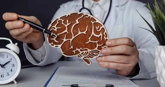 Bác sĩ chỉ cách nhận biết nhanh dấu hiệu đột quỵ