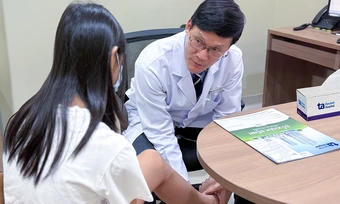 Bác sĩ chỉ cách sơ cứu khi trẻ ngã - Báo TinVina