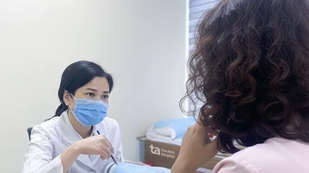 Bác sĩ chỉ lý do phụ nữ trung niên dễ tăng cân - Báo TinVina