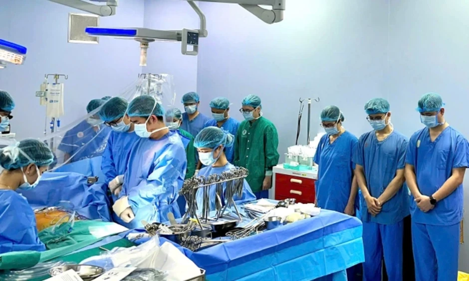Bác sĩ chia lá gan của người chết não để 'nhân đôi sự sống' Bác sĩ chia lá gan của người chết não để 'nhân đôi sự sống'