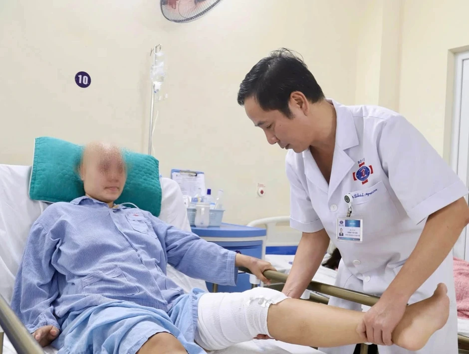 Bác sĩ cứu đôi chân của người mẹ trẻ ung thư xương Bác sĩ cứu đôi chân của người mẹ trẻ ung thư xương