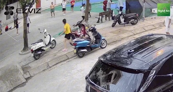 Bác sĩ cứu người đàn ông bị đột quỵ khi chơi bóng chuyền