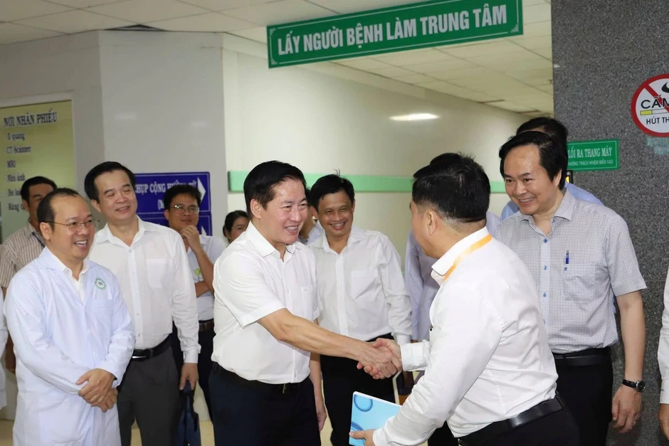 Bác sĩ đi công tác 5 năm tại Bà Rịa sẽ được ưu tiên về Bệnh viện Bình Dân Bác sĩ đi công tác 5 năm tại Bà Rịa sẽ được ưu tiên về Bệnh viện Bình Dân