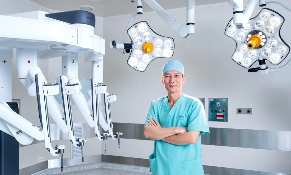 Bác sĩ FV Đỗ Quang Minh chinh phục những ca mổ khó với robot da Vinci Bác sĩ FV Đỗ Quang Minh chinh phục những ca mổ khó với robot da Vinci