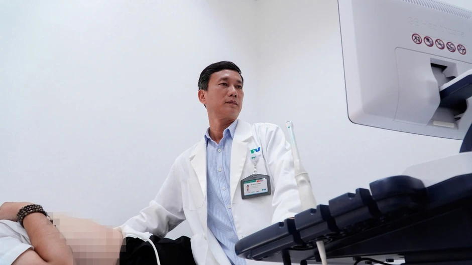 Bác sĩ FV Đỗ Quang Minh chinh phục những ca mổ khó với robot da Vinci Bác sĩ FV Đỗ Quang Minh chinh phục những ca mổ khó với robot da Vinci