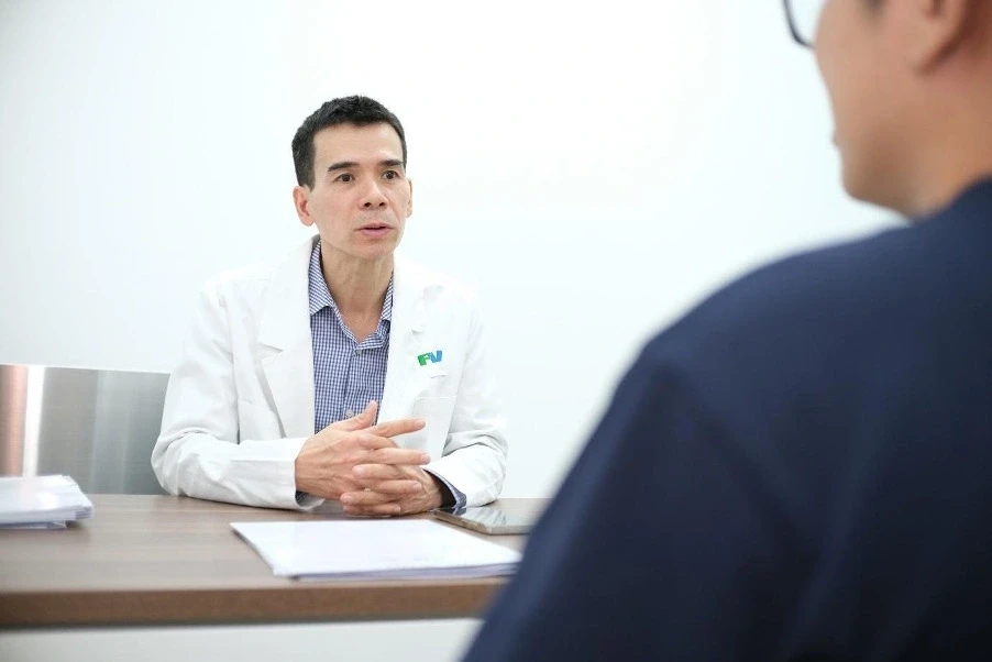 Bác sĩ FV mổ ung thư thực quản và dạ dày cùng lúc bằng robot Bác sĩ FV mổ ung thư thực quản và dạ dày cùng lúc bằng robot