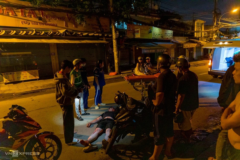 Bác sĩ hướng dẫn 8 bước cần làm khi gặp người nguy kịch Bác sĩ hướng dẫn 8 bước cần làm khi gặp người nguy kịch