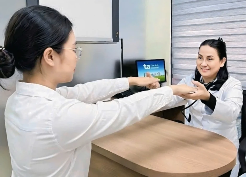 Bác sĩ hướng dẫn cách giảm đau đầu do nắng nóng - Báo TinVina Bác sĩ hướng dẫn cách giảm đau đầu do nắng nóng - Báo TinVina