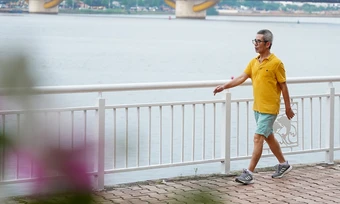 Bác sĩ hướng dẫn cách tập thể dục cho người cao tuổi - Báo TinVina