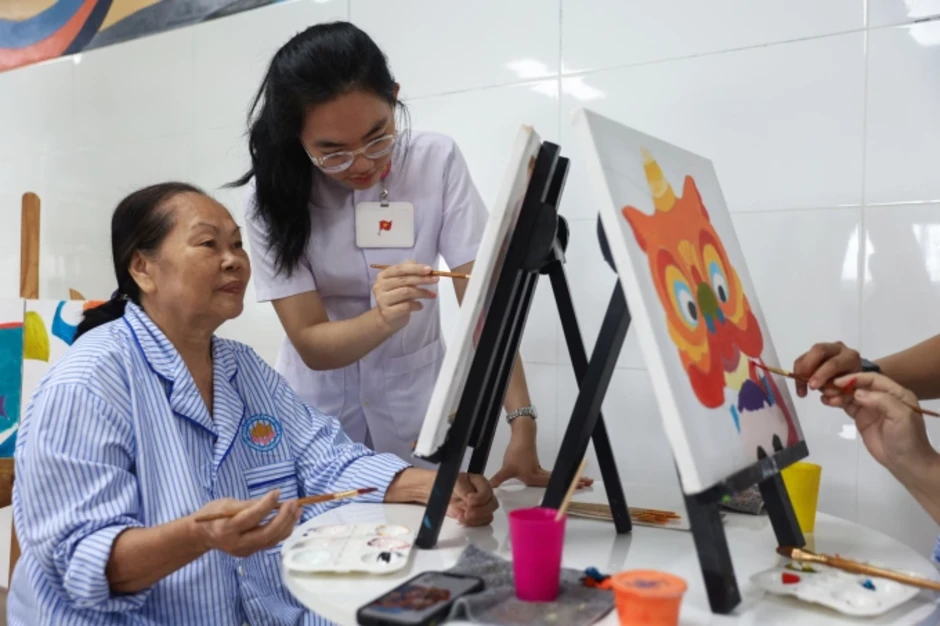 Bác sĩ lý giải quan niệm '5 năm mới già một tuổi' Bác sĩ lý giải quan niệm '5 năm mới già một tuổi'
