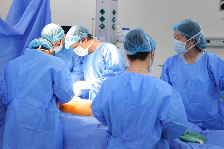 Bác sĩ nghẹn giọng kể chuyện ngày chủ nhật: "Người hiến tạng là chàng trai trẻ ở độ tuổi đôi mươi bị đuối nước, hết ngừng tuần hoàn thì chết não..." Bác sĩ nghẹn giọng kể chuyện ngày chủ nhật: "Người hiến tạng là chàng trai trẻ ở độ tuổi đôi mươi bị đuối nước, hết ngừng tuần hoàn thì chết não..."