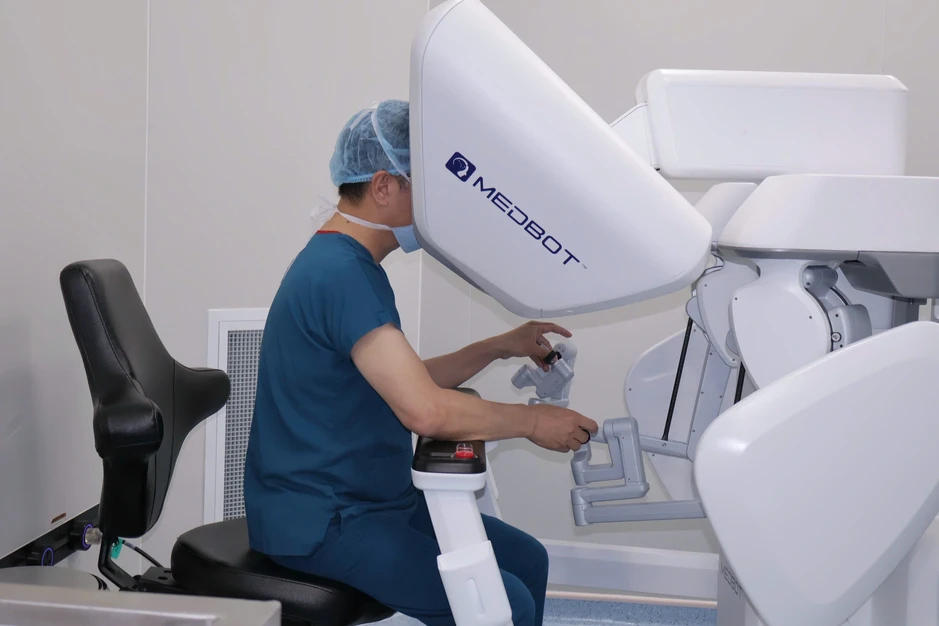 Bác sĩ phẫu thuật từ xa cho bệnh nhân cách hàng nghìn cây số Bác sĩ phẫu thuật từ xa cho bệnh nhân cách hàng nghìn cây số