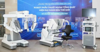 Bác sĩ phẫu thuật từ xa cho bệnh nhân cách hàng nghìn cây số