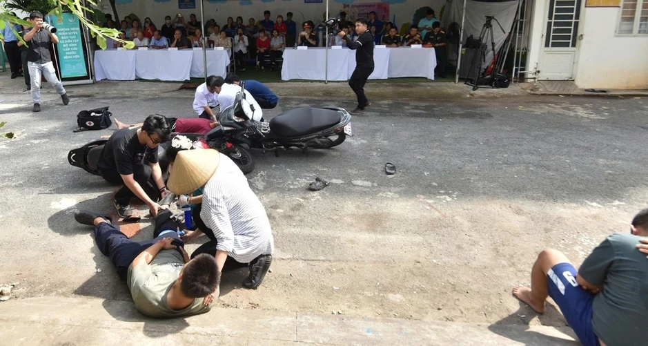 Bác sĩ quân y rèn kỹ năng cấp cứu thảm họa, tai nạn hàng loạt