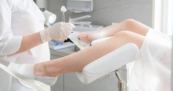 Bác sĩ sốc với chiêu bơm sữa đậu nành vào vùng kín "vẽ bệnh": Quá thô bạo