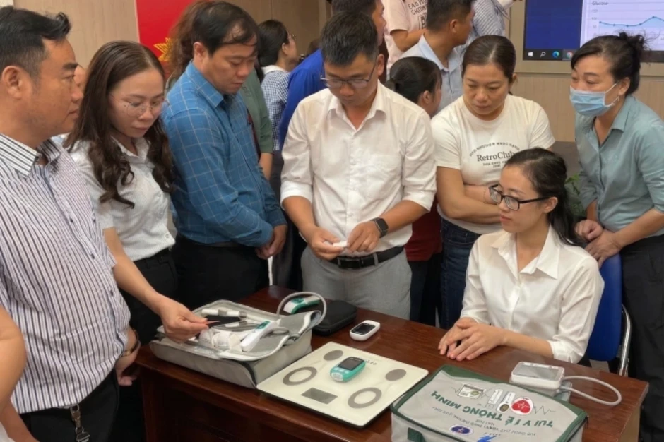 Bác sĩ TP HCM sẽ mang túi y tế thông minh đến tận nhà khám bệnh Bác sĩ TP HCM sẽ mang túi y tế thông minh đến tận nhà khám bệnh