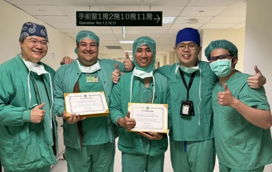 Bác sĩ Việt cứu hành khách ngất xỉu trên máy bay đi Nhật Bác sĩ Việt cứu hành khách ngất xỉu trên máy bay đi Nhật