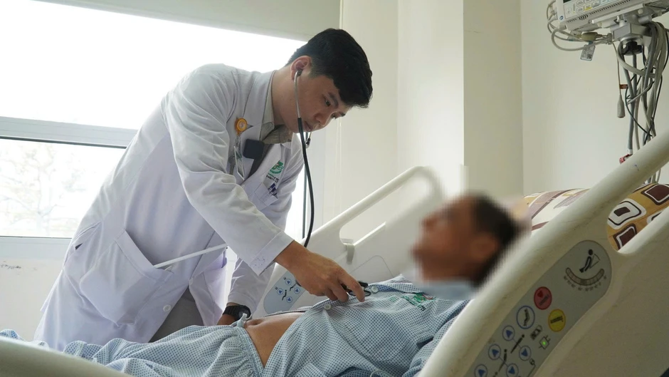 Bác sĩ Việt Nam cứu du khách Singapore thoát cơn đột quỵ trong gang tấc