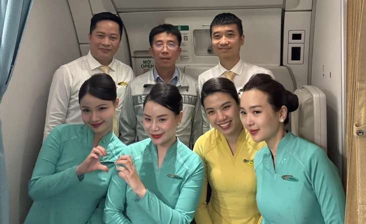 Bác sĩ Việt Nam kịp thời cấp cứu hành khách liệt nửa mặt trên chuyến bay Hà Nội - Paris Bác sĩ Việt Nam kịp thời cấp cứu hành khách liệt nửa mặt trên chuyến bay Hà Nội - Paris