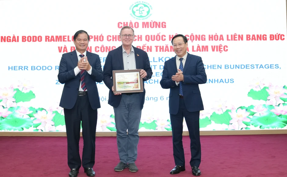 Bạch Mai đề xuất đưa điều dưỡng sang Đức tu nghiệp, lập trung tâm dưỡng lão Bạch Mai đề xuất đưa điều dưỡng sang Đức tu nghiệp, lập trung tâm dưỡng lão