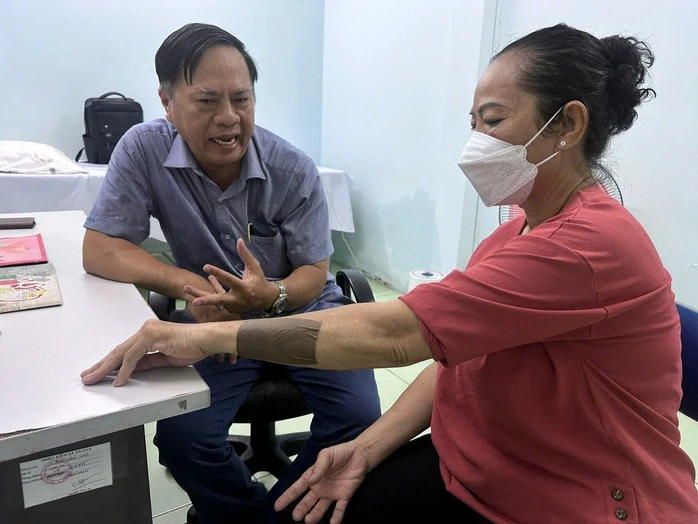 Bài dự thi cuộc thi viết "Người thầy thuốc trong tôi": Vị bác sĩ trong lòng dân Bài dự thi cuộc thi viết "Người thầy thuốc trong tôi": Vị bác sĩ trong lòng dân