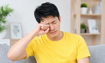 Bạn có nguy cơ mắc đục thủy tinh thể không? - Báo TinVina