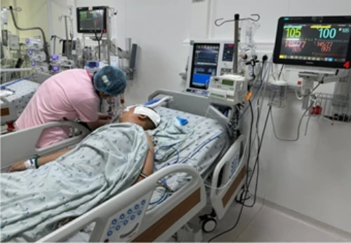 Bạn học dùng kéo đâm xuyên sọ khiến bé trai ở Tây Ninh nguy kịch Bạn học dùng kéo đâm xuyên sọ khiến bé trai ở Tây Ninh nguy kịch