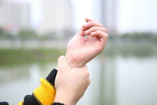 Bàn tay xuất hiện dấu hiệu này, coi chừng cơ thể đang kêu cứu lại ít được chú ý Bàn tay xuất hiện dấu hiệu này, coi chừng cơ thể đang kêu cứu lại ít được chú ý